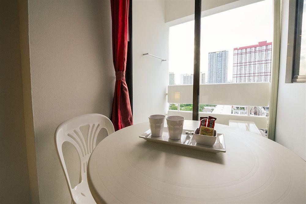 A-2 House Vandrarhem Bangkok Exteriör bild